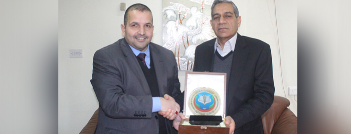 تقديم درع الكلية ... الأستاذ الدكتور (سعد شوقي منصور)