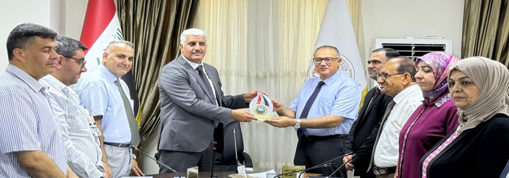 تكريم الأستاذ الدكتور حيدر جواد كاظم المحترم اثناء انعقاد مجلس الكلية