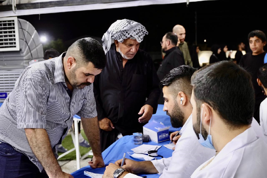 مشاركة طلبة كلية الطب جامعة النهرين المفارز الطبية لخدمة الزائرين في مسير الأربعينية