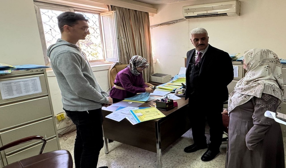 عميد كلية طب النهرين يتفقد عملية تسجيل طلبة المرحلة الاولى للعام الدراسي 2024 / 2025 