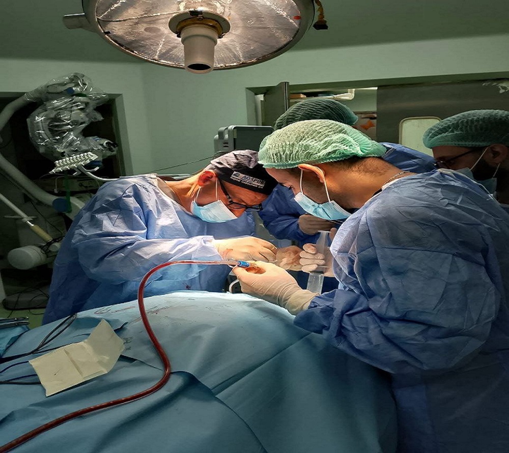 عملية رفع ورم نازف لمريضة تشكو من ورم الدماغ