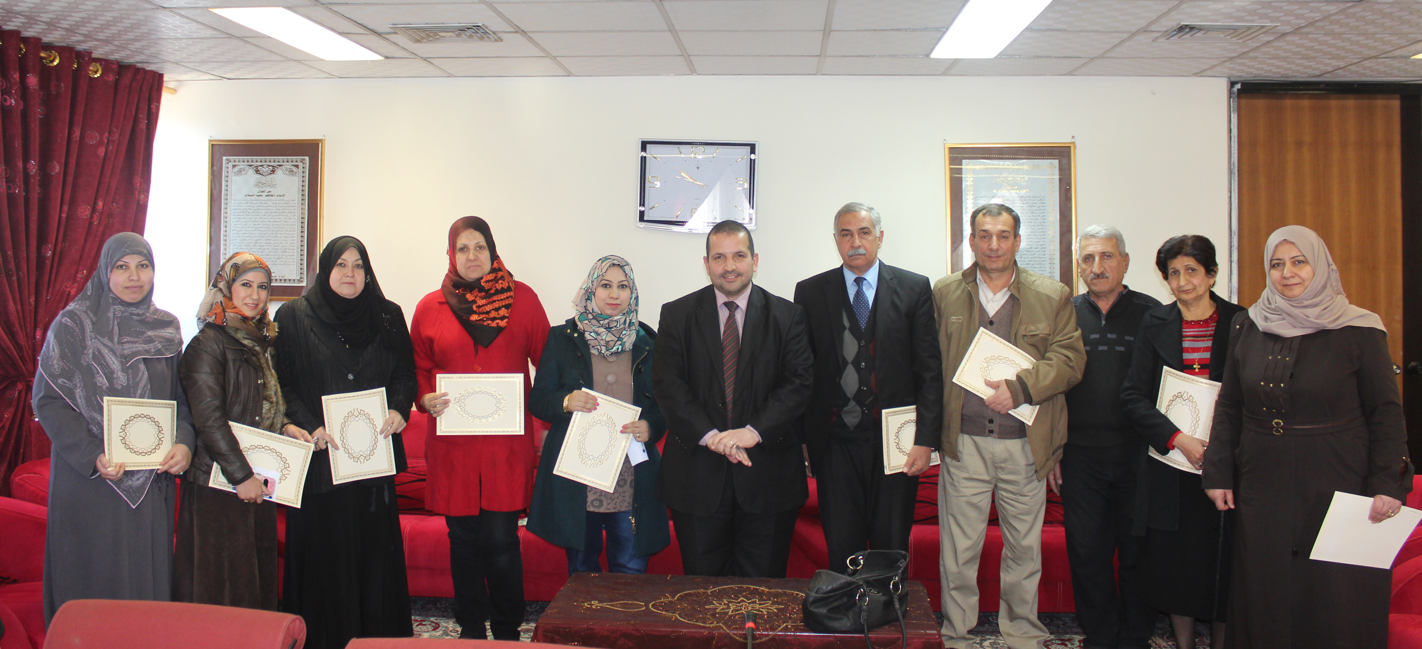 تكريم الموظفين المتميزين في كلية الطب ....... وحدة الاعلام 