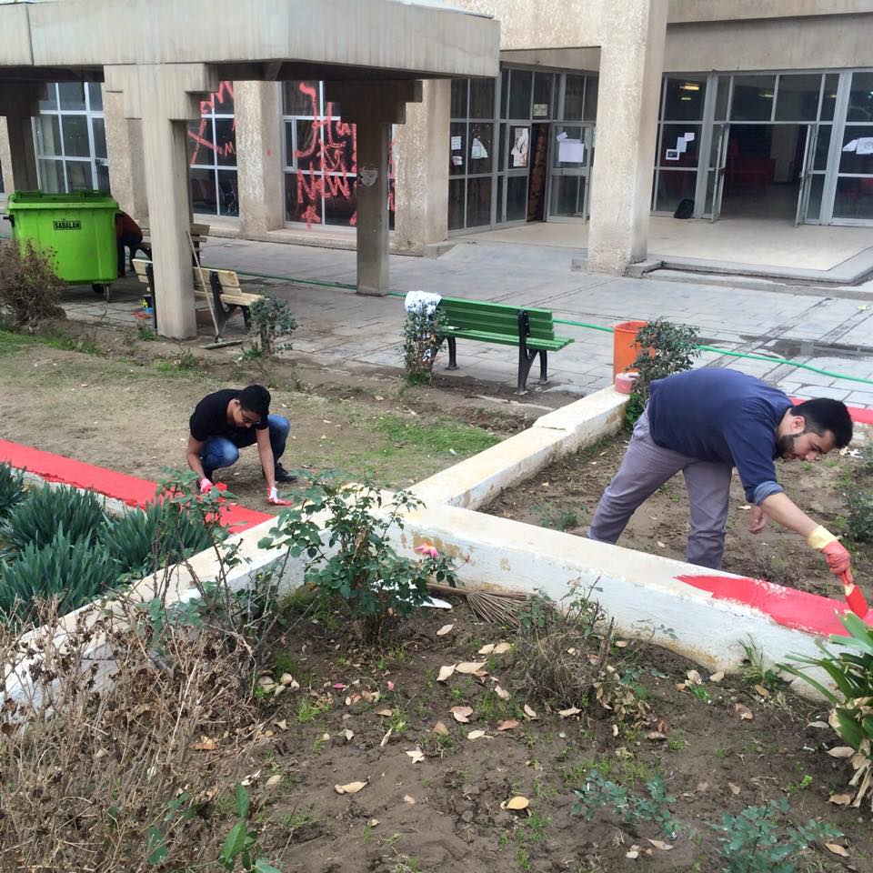 توزيع شهادات تقديرية وكتاب تثمين جهود للطلبة المشاركين في ا لحملة التطوعية ( من اجل كليتي ) ..... وحدة الاعلام 