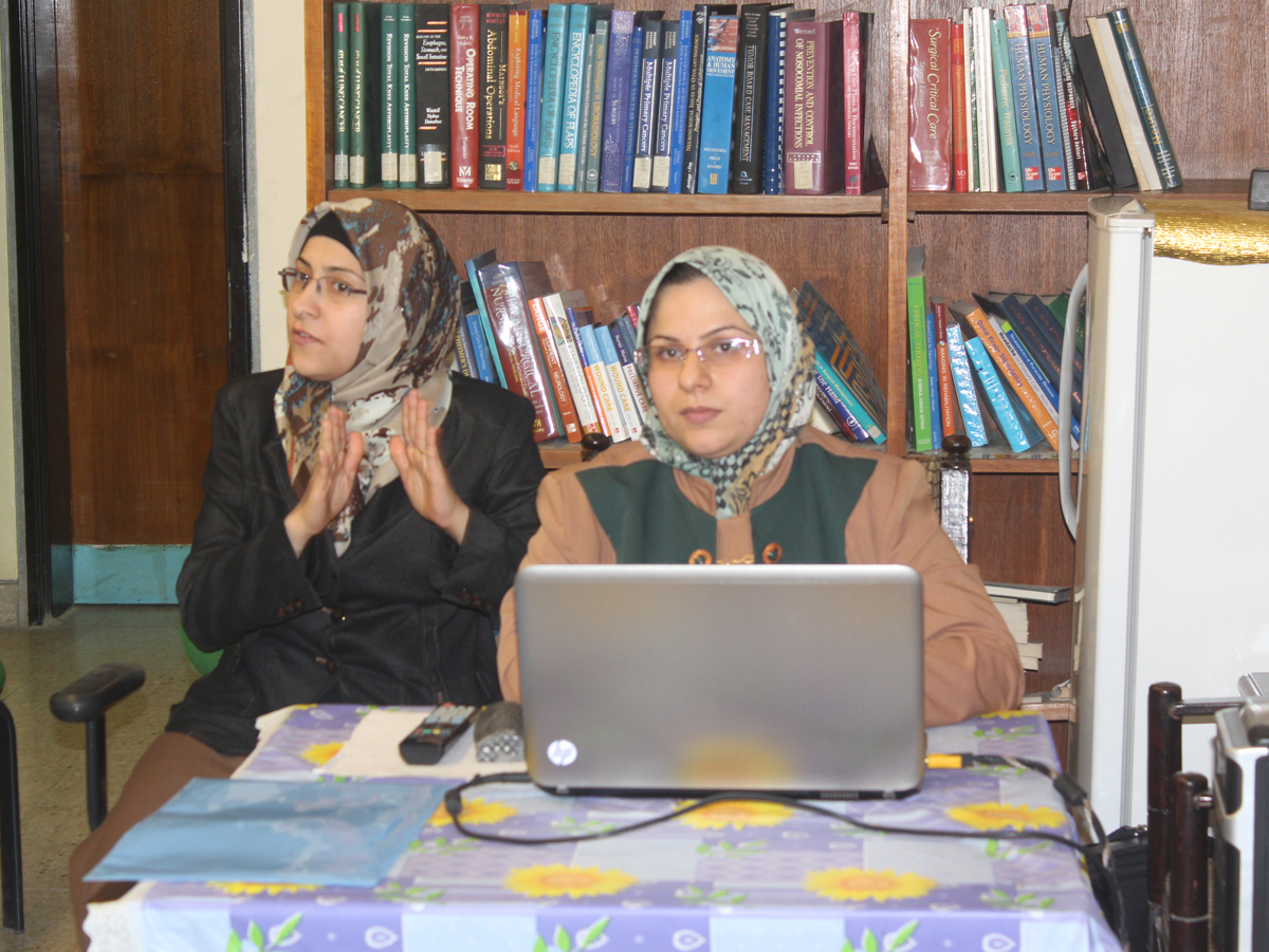 القاء محاضرة علمية من قبل طلبة البورد في فرع الفسلجة والفيزياء الطبية بكلية طب النهرين .... وحدة الاعلام 