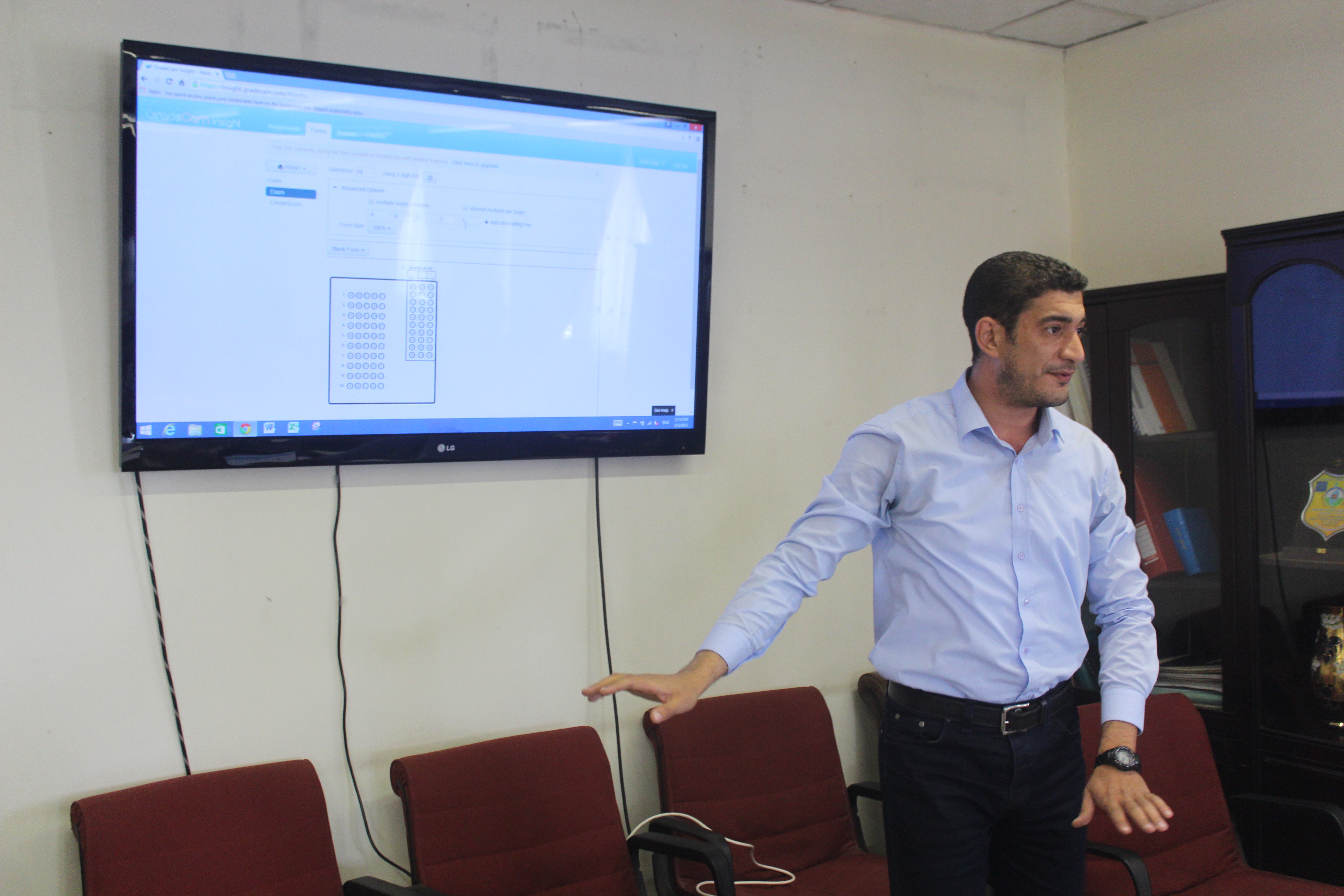 اقامة محاضرة تعريفية حول آلية التصحيح الالكتروني بأستخدام برنامج Gradecam ... وحدة الاعلام