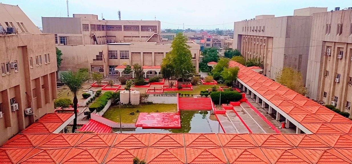 كلية طب النهرين بعد موجة الامطار.