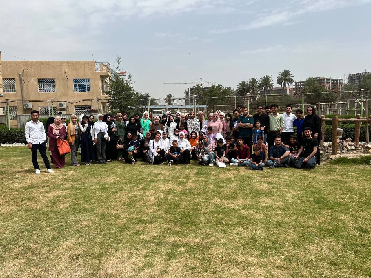 زيارة وفد من طلبة الكلية الى مجمع الامام الجواد ( عليه السلام ) للأيتام 