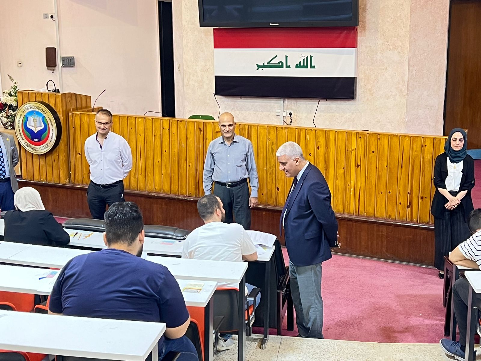 جولة تفقدية للسيد العميد لسير العملية الامتحانية