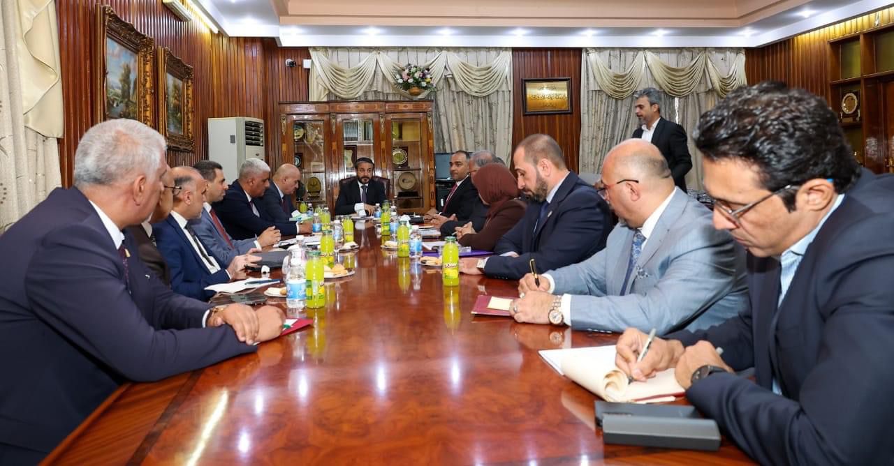 حضور السيد العميد اجتماع ترأسه السيد وزير التعليم العالي لمناقشة نتائج الامتحان التقويمي 