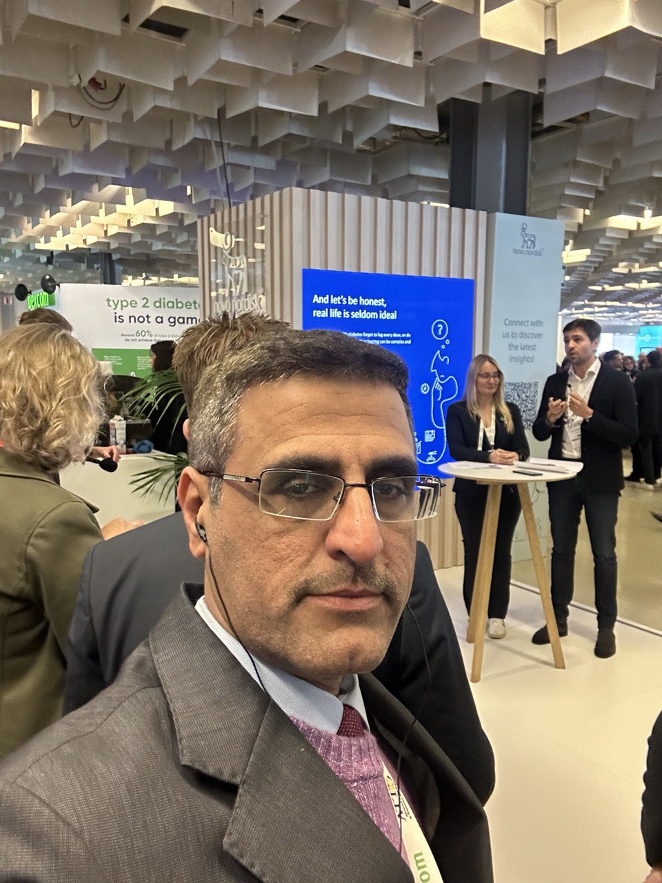 مشاركة في مؤتمر علمي للأستاذ الدكتور محمود شاكر خضير 