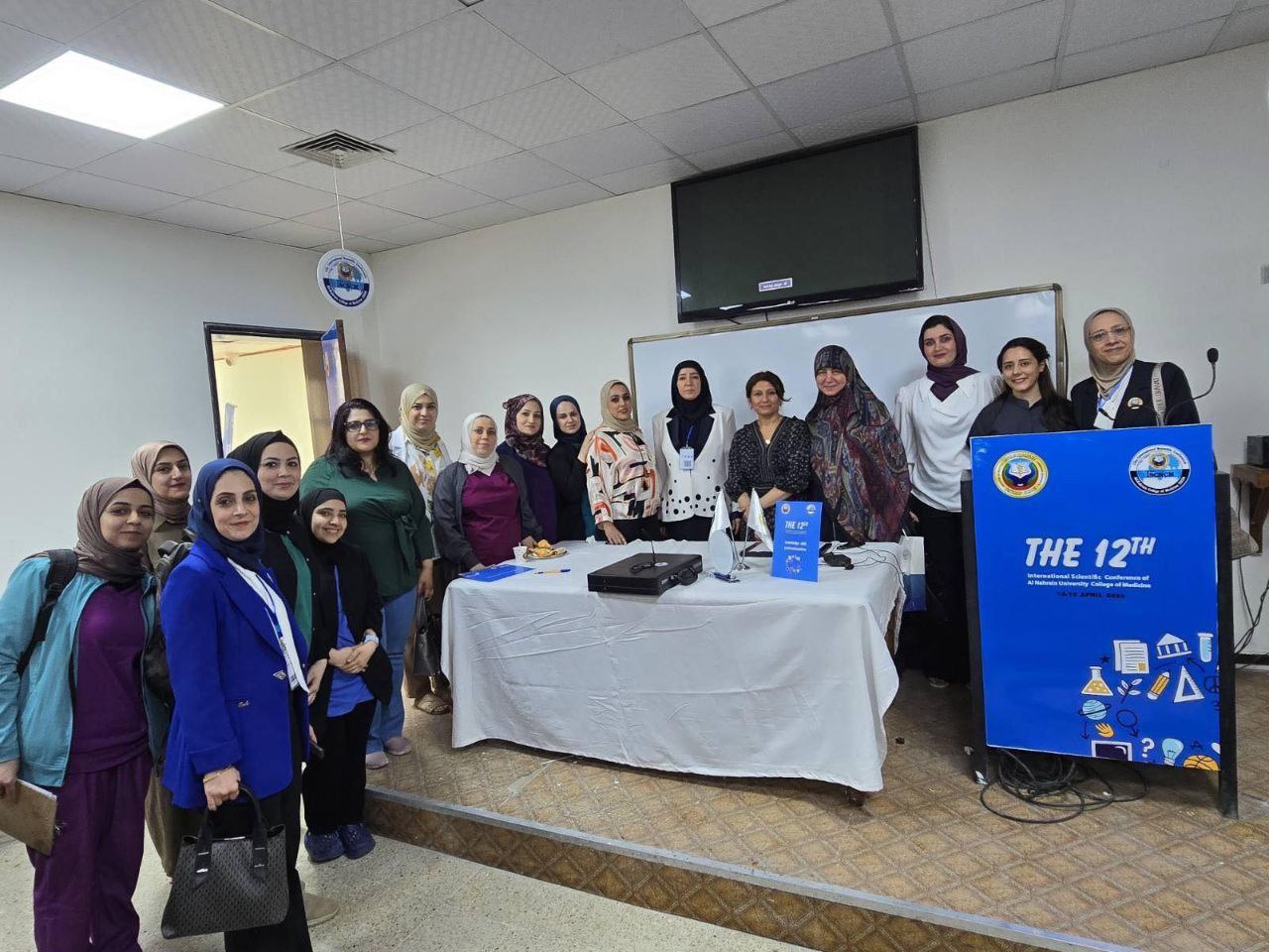 تكريم تدريسيات اثناء مشاركتهم في المؤتمر العلمي الثاني عشر لكلية الطب - جامعة النهرين