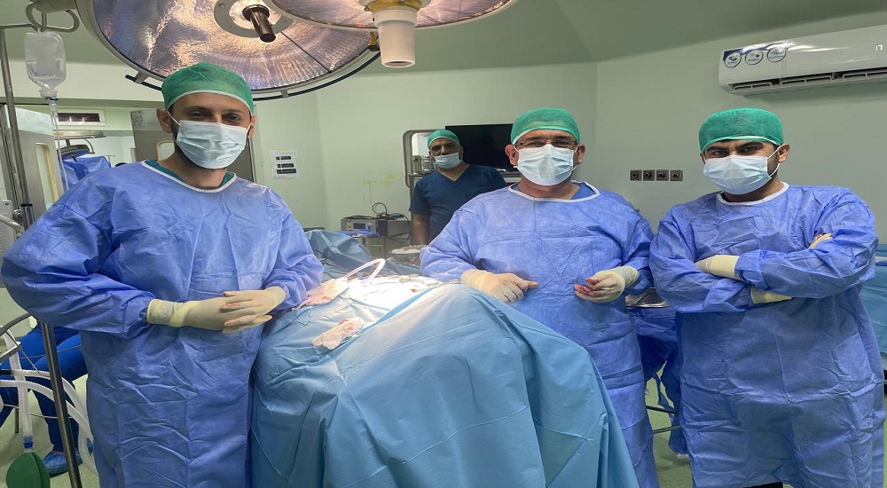 اجراء عملية فتح وتوسيع القناة الشوكية العنقيه لمريضة تعاني من ضعف الأطراف الاربعه وصعوبة المشي