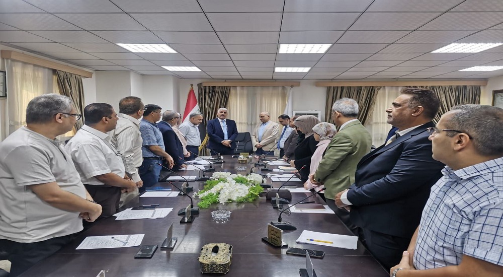 تكريم اثناء انعقاد مجلس الكلية في دعم وتقدير الكفاءات والجهود العلمية والإدارية المبدعة في الكلية.