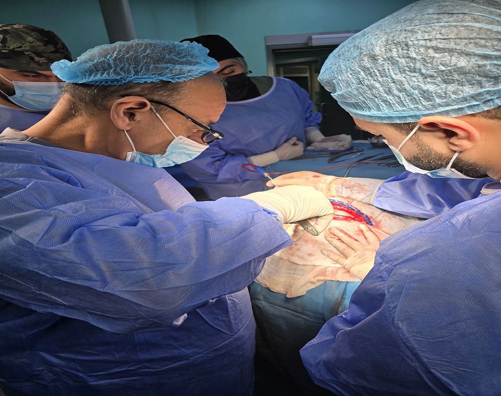 اجراء عملية من قبل الاستاذ الدكتور عبد الامير جاسم في مستشفى سعد الوتري للعلوم العصبية لطفل عمره اربع سنوات