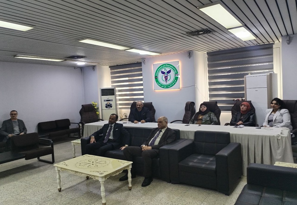 أجرى فرع علم الأدوية ورشة عمل حضورية بعنوان ((اهم المستجدات العلاجية لمرضى التليف الرئوي)) 